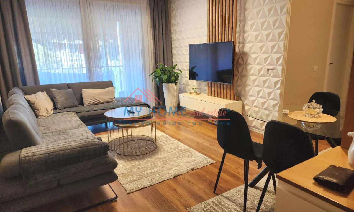 Appartamento in affitto a Tirana 2+1, Arredato