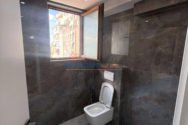 Shtepi ne shitje Apartament ne Tirane, 1+1, Mobilimi Pjeserisht e mobiluar, Pagesa 327,000  Euro.