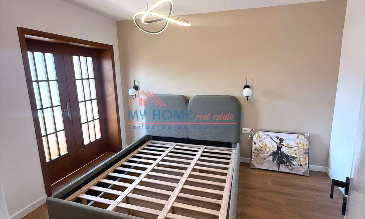 Shtepi ne shitje Apartament ne Tirane, 1+1, Mobilimi Pjeserisht e mobiluar, Pagesa 327,000  Euro.