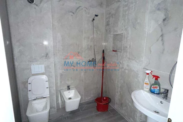 Ambient biznesi me qera 3+1 ne Tirane - 55,000 Leke