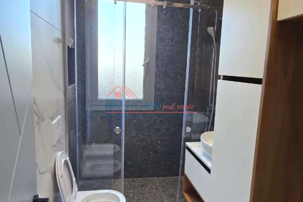 Shtepi ne shitje Apartament ne Tirane, 2+1, Mobilimi E mobiluar, Pagesa 239,000  Euro.