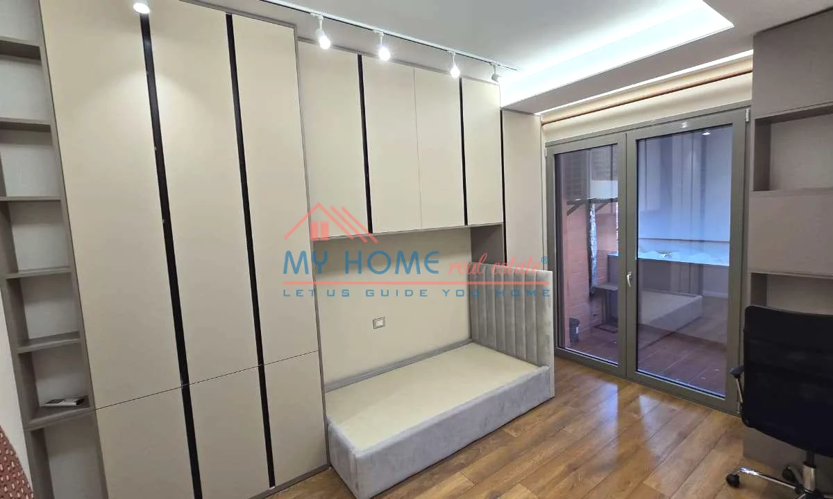 Shtepi ne shitje Apartament ne Tirane, 2+1, Mobilimi E mobiluar, Pagesa 239,000  Euro.