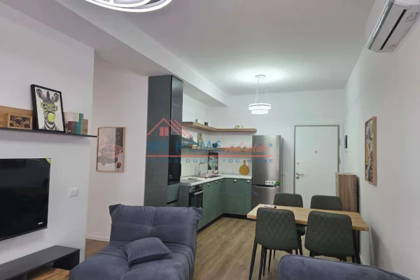 Shtepi me qera Apartament ne Tirane, 2+1, Mobilimi E mobiluar, Pagesa 50,000  Leke.