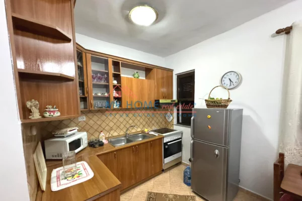 Shtepi me qera Apartament ne Tirane, 2+1, Mobilimi E mobiluar, Pagesa 52,000  Leke.