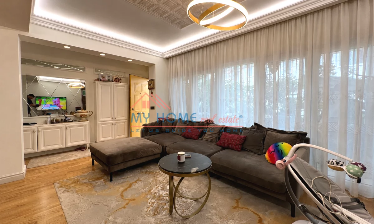 Shtepi ne shitje Duplex(shtepi me 2 kate) ne Tirane, 3+1, Mobilimi E mobiluar, Pagesa 310,000  Euro.