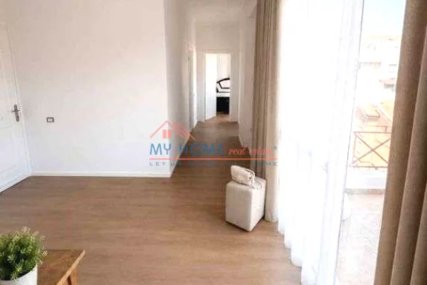 Shtepi ne shitje Apartament ne Tirane, 1+1, Mobilimi E mobiluar, Pagesa 153,000  Euro.