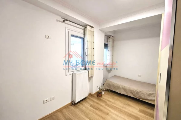 Shtepi me qera Apartament ne Tirane, 2+1, Mobilimi E mobiluar, Pagesa 700  Euro.