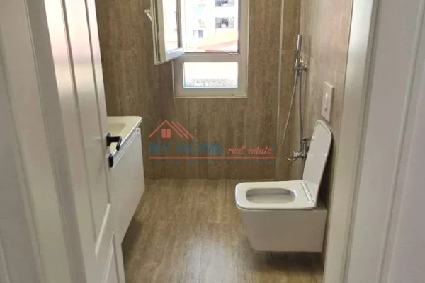 Shtepi ne shitje Apartament ne Tirane, 1+1, Mobilimi Bosh, pa mobiluar, Pagesa 140,000  Euro.
