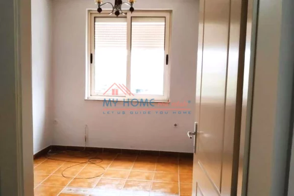 Ambient biznesi me qera 3+1 ne Tirane - 600 Euro