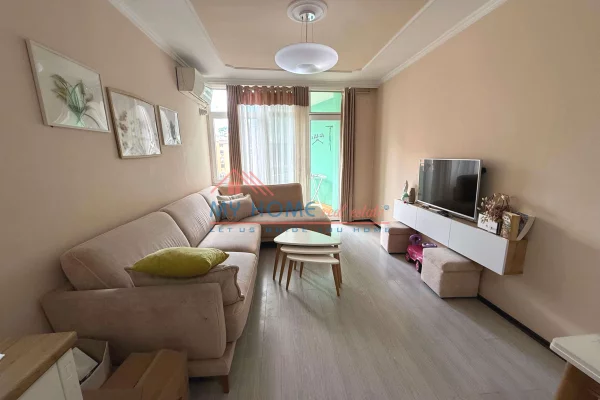 Apartament 2+1 me qera Komuna e Parisit Tirane