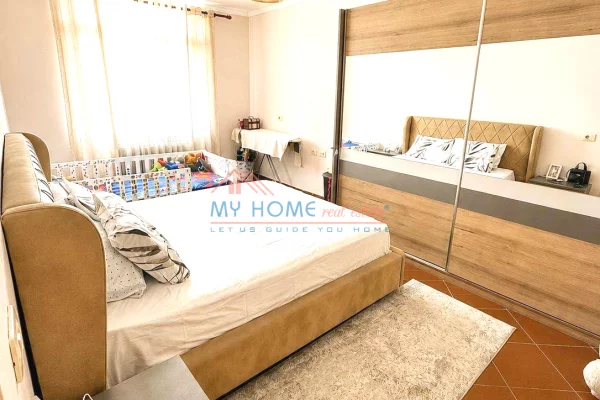 Shtepi ne shitje Apartament ne Tirane, 1+1, Mobilimi E mobiluar, Pagesa 125,000  Euro.