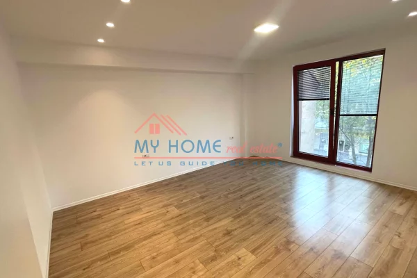 Ambient biznesi me qera 3+1 ne Tirane - 100,000 Leke
