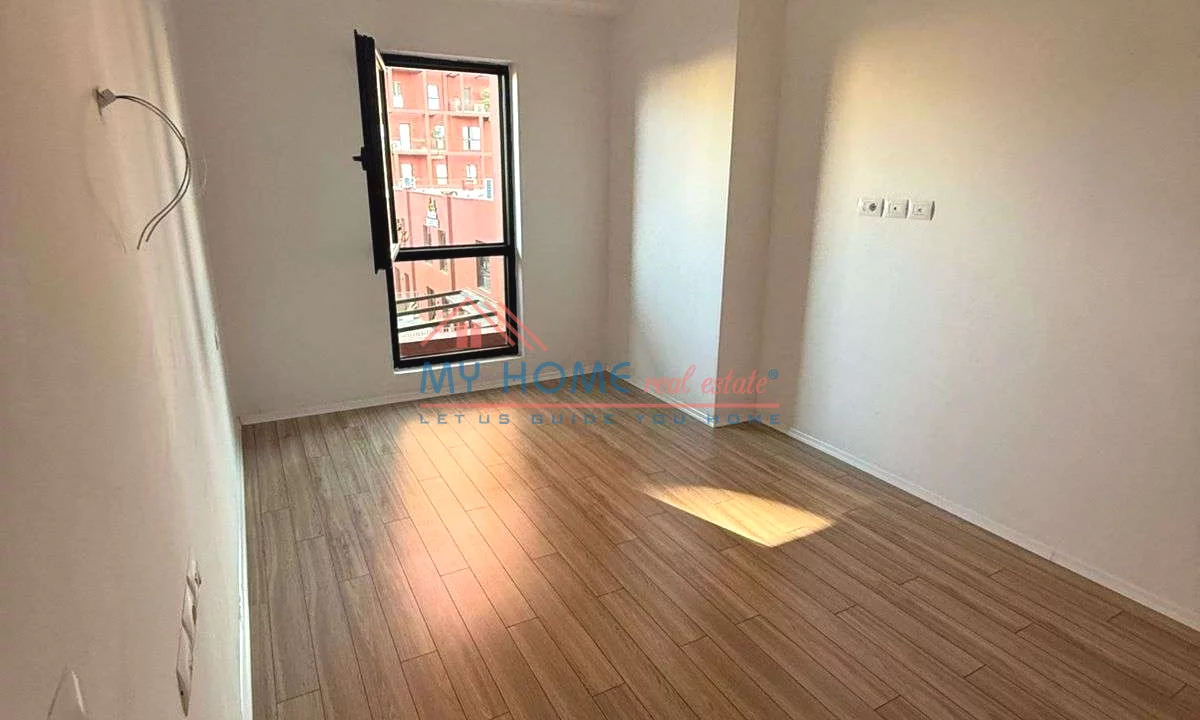 Zyre me qera tek Garden Building Tirane