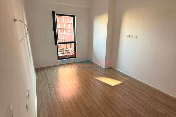 Ambient biznesi me qera 3+1 ne Tirane - 120,000 Leke