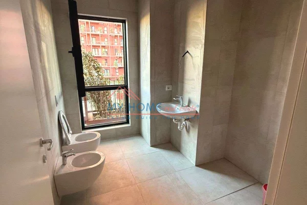 Zyre me qera tek Garden Building Tirane