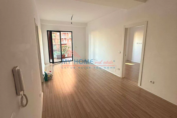 Zyre me qera tek Garden Building Tirane