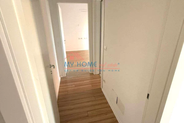 Zyre me qera tek Garden Building Tirane