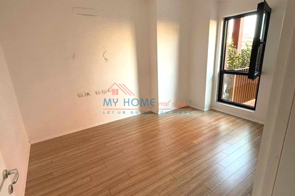 Zyre me qera tek Garden Building Tirane