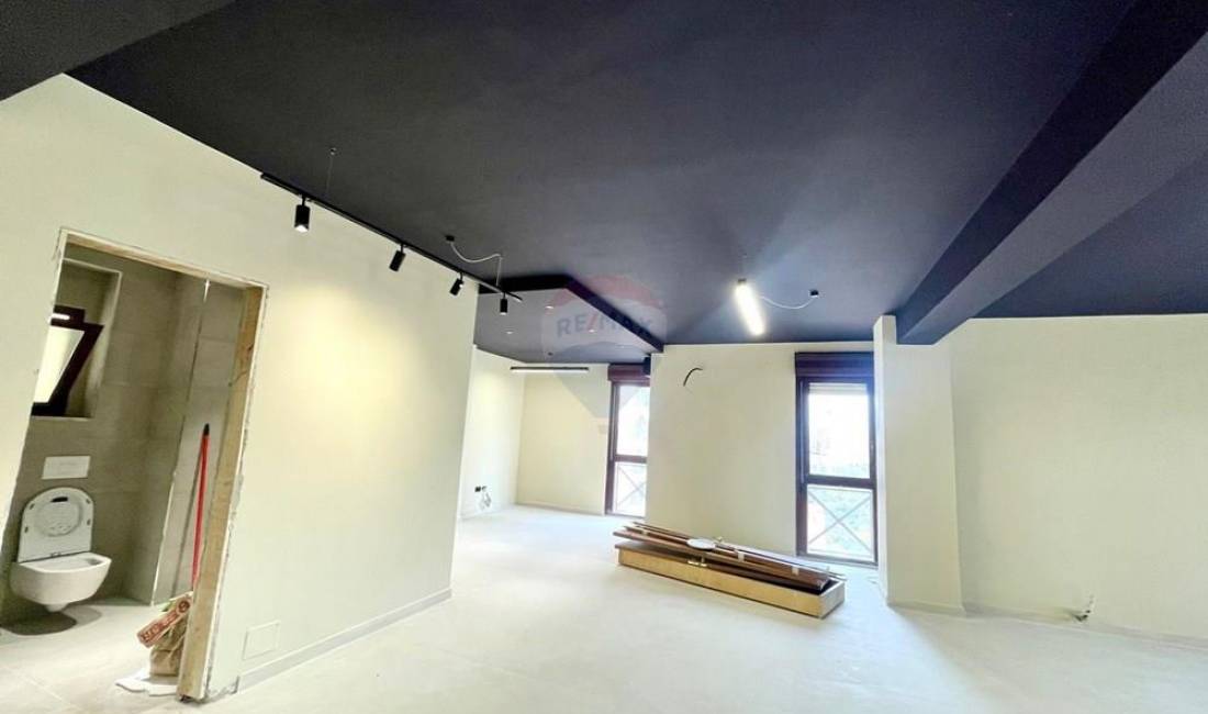 AMBIENT ZYRE ME QIRA TE TORRE DRINI