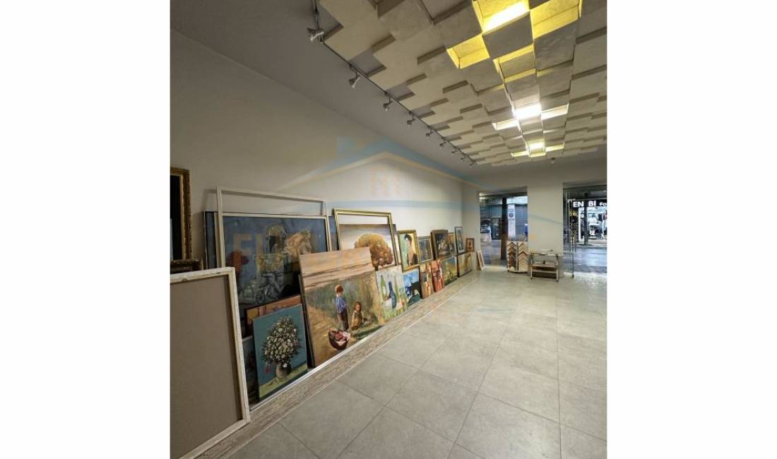 	Shitet. Ambient Biznesi, Rruga Hoxha Tahsim, Tirane UNA32005 