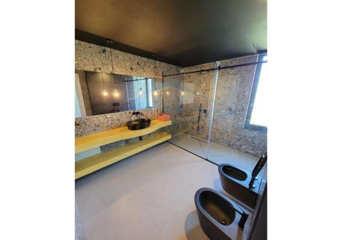 Villa di lusso in vendita a Tirana 4+1, Arredato