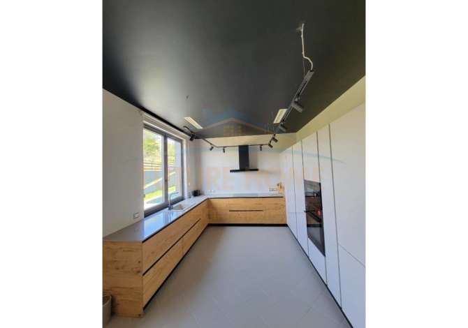 Villa di lusso in vendita a Tirana 4+1, Arredato