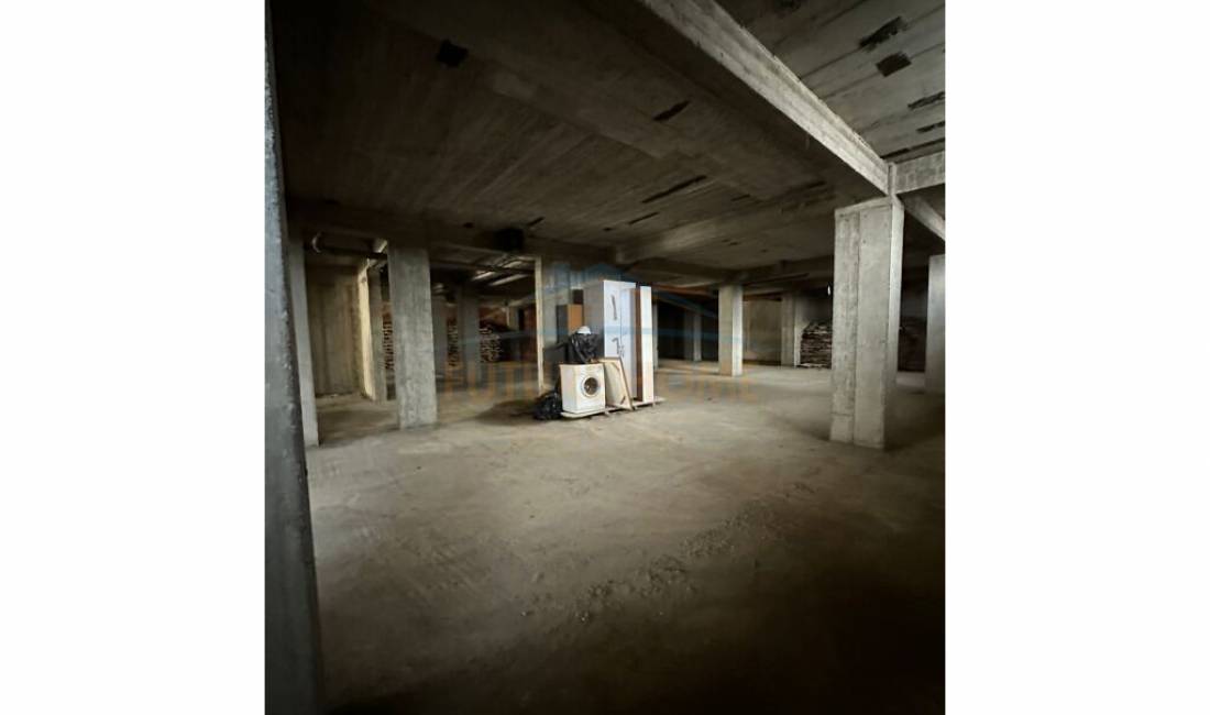 Shitet, Garazh , ne Mezez PRM41536 