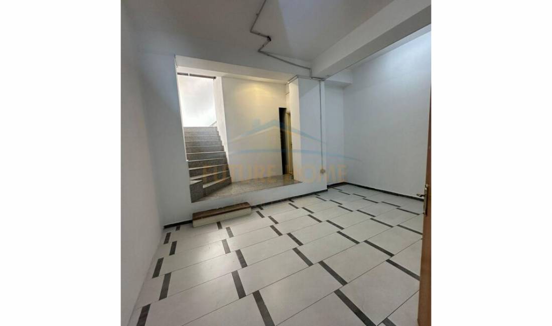 Qera, Ambient, Unaza e Re, Tirane PRM39104 