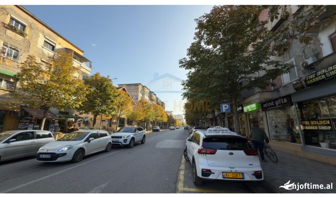 Shitet,Ambient,Rruga e Barrikadave, Tirane (PRM44225)