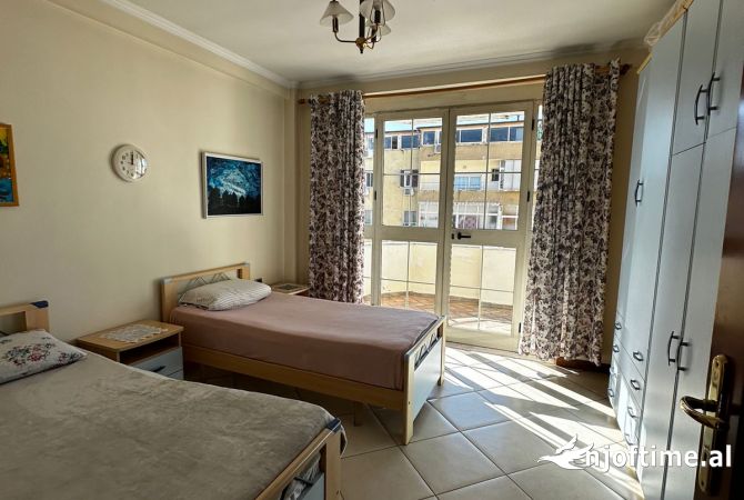 Shtepi ne shitje Apartament ne Tirane, 3+1, Mobilimi E mobiluar, Pagesa 330,000  Euro.