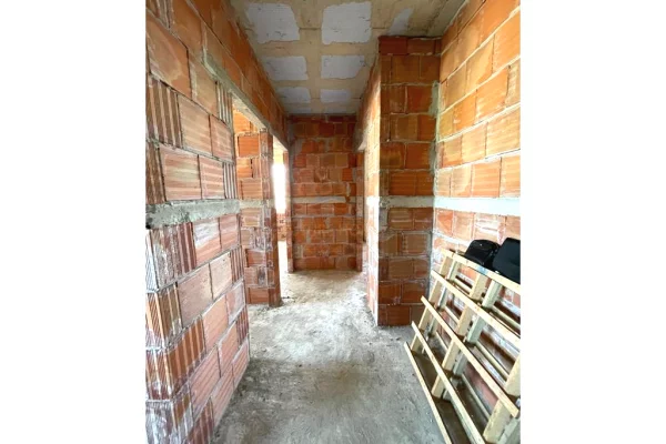 Shtepi ne shitje Apartament ne Tirane, 2+1, Mobilimi Bosh, pa mobiluar, Pagesa 109,000  Euro.