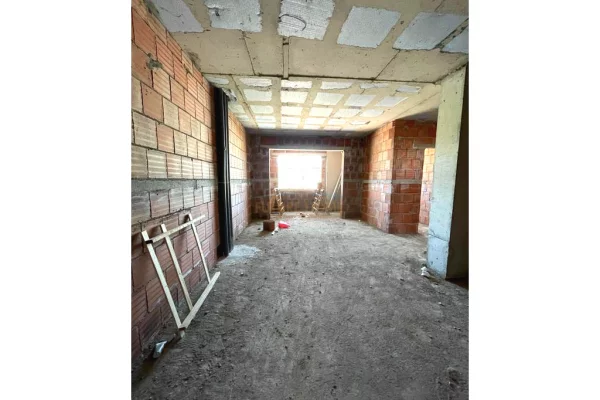 Shtepi ne shitje Apartament ne Tirane, 2+1, Mobilimi Bosh, pa mobiluar, Pagesa 109,000  Euro.