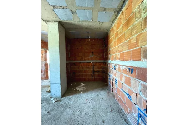 Shtepi ne shitje Apartament ne Tirane, 2+1, Mobilimi Bosh, pa mobiluar, Pagesa 109,000  Euro.