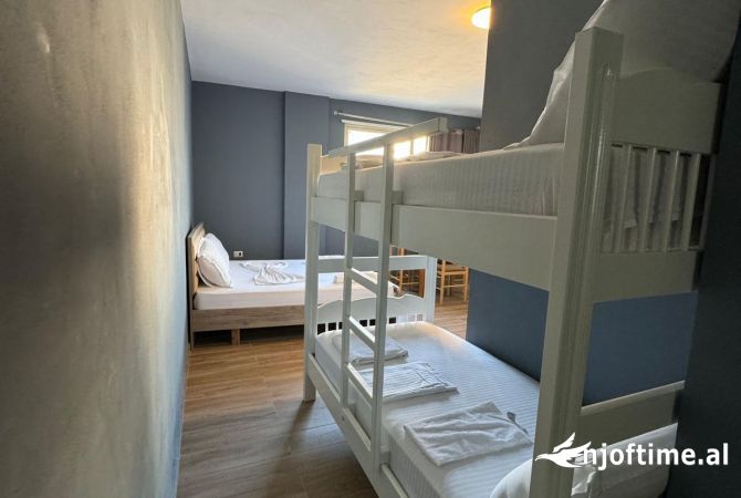 Shtepi ne shitje Apartament ne Durres, 2+1, Mobilimi E mobiluar, Pagesa 160,500  Euro.