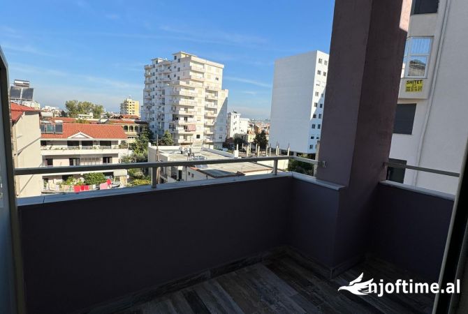 Shtepi ne shitje Apartament ne Durres, 2+1, Mobilimi E mobiluar, Pagesa 160,500  Euro.
