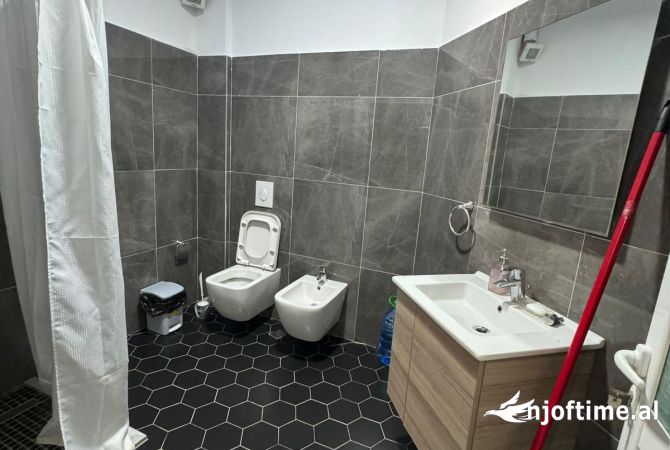 Shtepi ne shitje Apartament ne Durres, 2+1, Mobilimi E mobiluar, Pagesa 160,500  Euro.