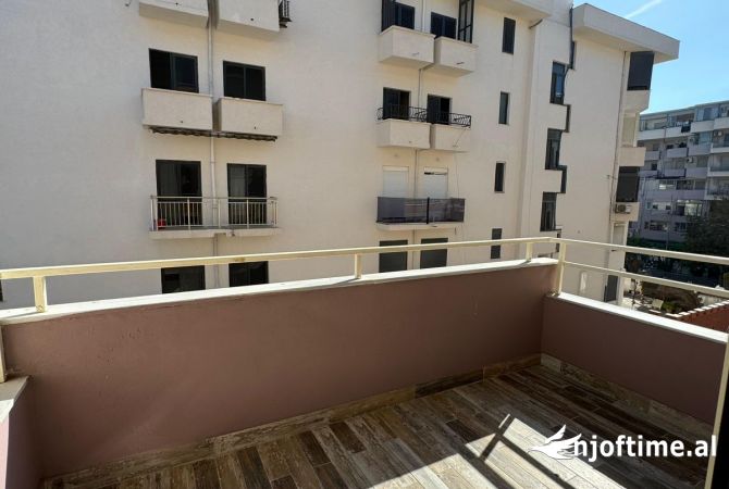 Shtepi ne shitje Apartament ne Durres, 2+1, Mobilimi E mobiluar, Pagesa 160,500  Euro.