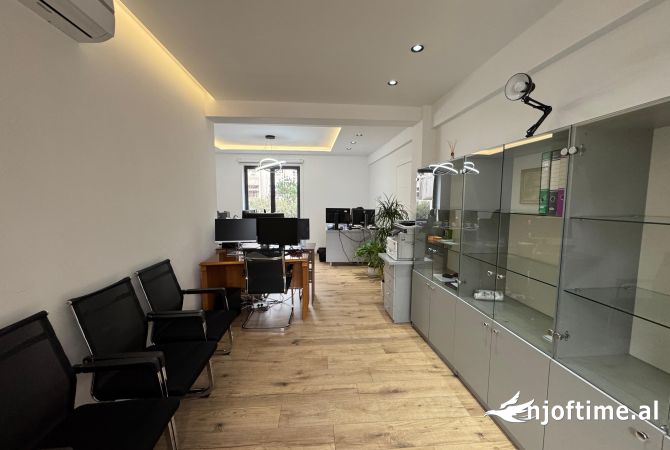 Qera Ambient Biznesi, Bulevardi Zogu 1, Tirane