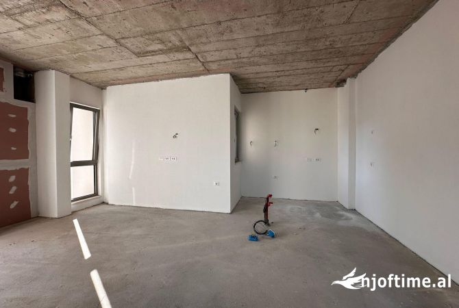 Shtepi ne shitje Apartament ne Tirane, 2+1, Mobilimi Bosh, pa mobiluar, Pagesa 377,000  Euro.