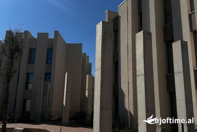 Shtepi ne shitje Apartament ne Tirane, 2+1, Mobilimi Bosh, pa mobiluar, Pagesa 377,000  Euro.