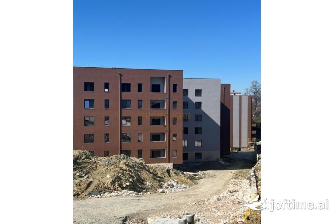 Shitet, Apartament 2+1+2,Rruga e Elbasanit , Tirane