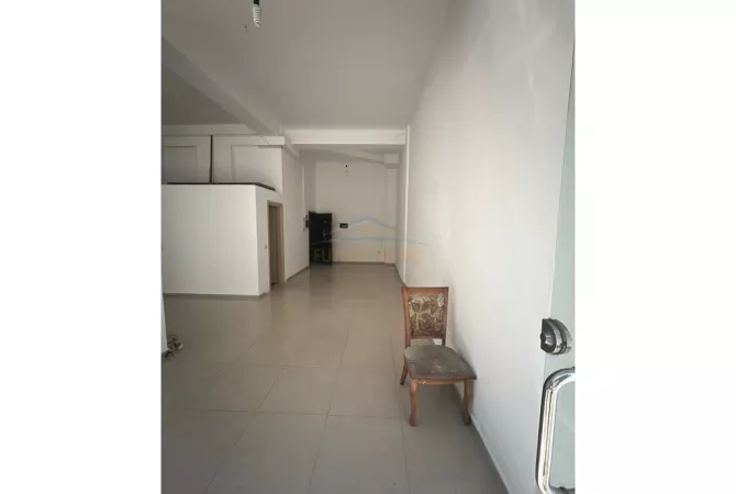 Qira, Ambient, Unaza e Re, Tirane