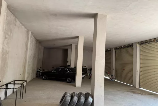 Business Property for Rent 4+1 in Tirana - 1,000 Euro