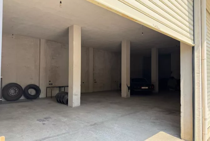 Business Property for Rent 4+1 in Tirana - 1,000 Euro