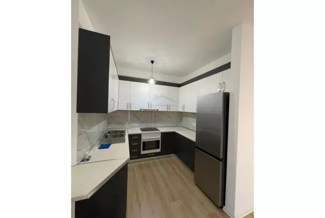 Shtepi ne shitje Apartament ne Tirane, 2+1, Mobilimi E mobiluar, Pagesa 180,000  Euro.