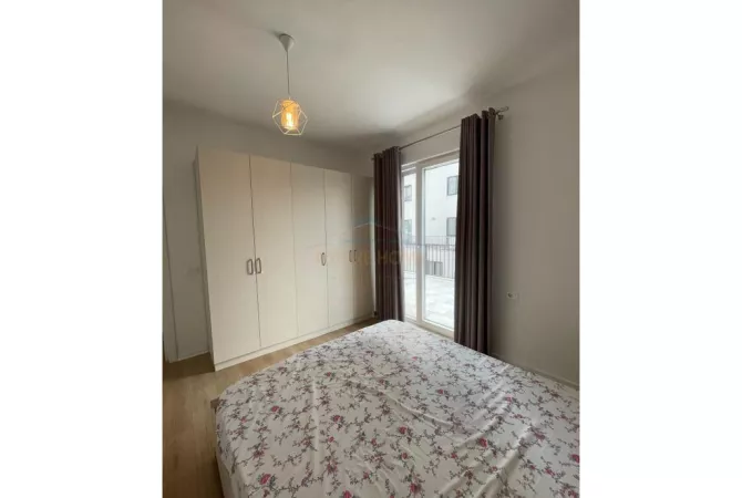 Shtepi ne shitje Apartament ne Tirane, 2+1, Mobilimi E mobiluar, Pagesa 180,000  Euro.