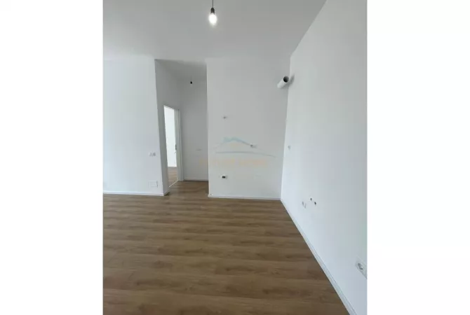 Shtepi ne shitje Apartament ne Tirane, 1+1, Mobilimi Bosh, pa mobiluar, Pagesa 92,000  Euro.