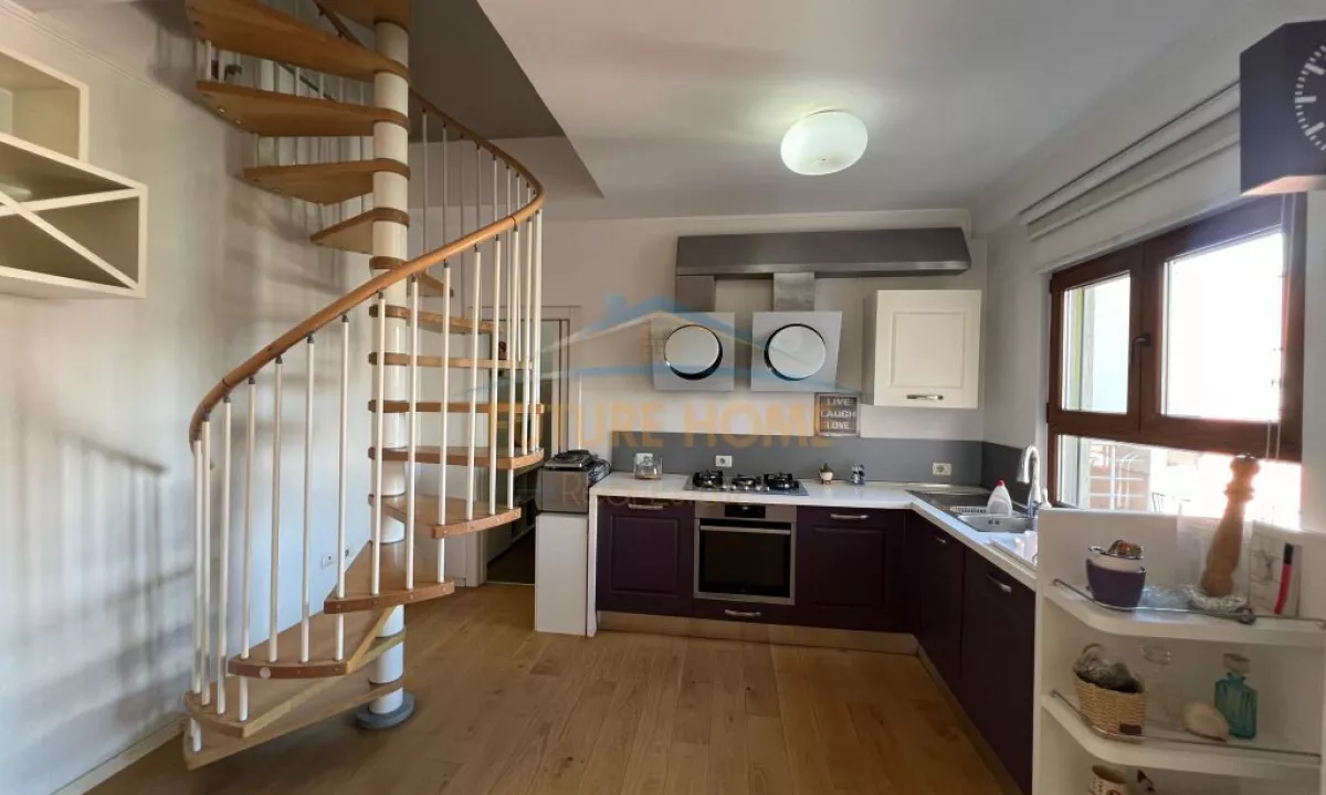 Shtepi me qera Duplex(shtepi me 2 kate) ne Tirane, 3+1, Mobilimi E mobiluar, Pagesa 800  Euro.