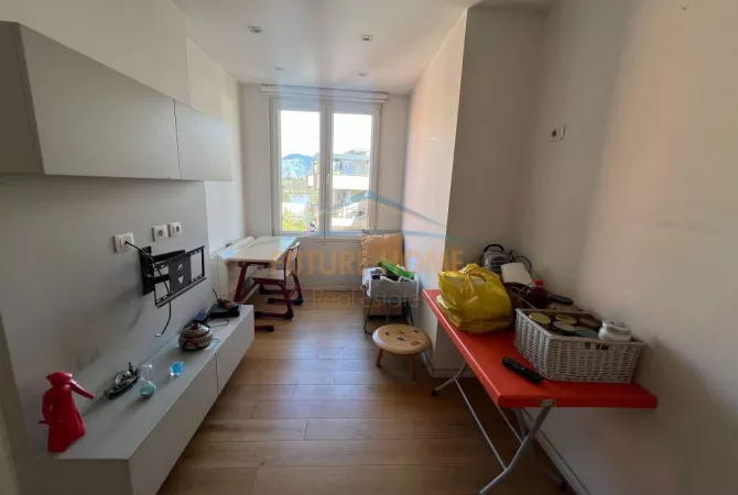 Shtepi me qera Duplex(shtepi me 2 kate) ne Tirane, 3+1, Mobilimi E mobiluar, Pagesa 800  Euro.