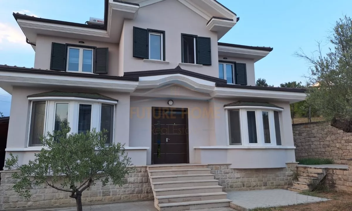 Shtepi ne shitje Apartament ne Tirane, 4+1, Mobilimi E mobiluar, Pagesa 650,000  Euro.